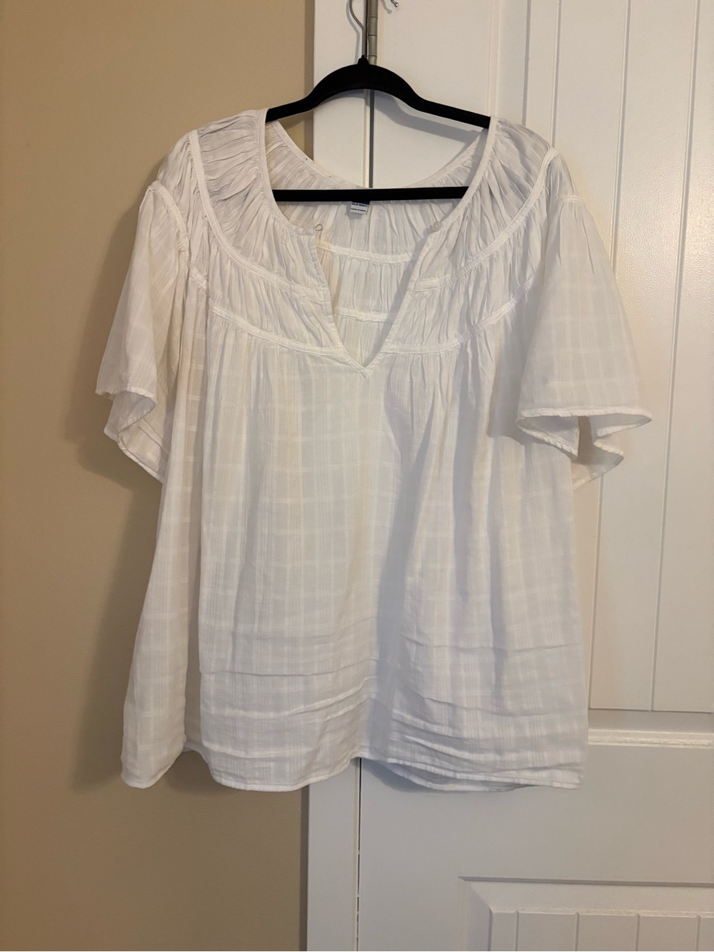 Old Navy White Peasant-Style Flutter Sleeve Blouse